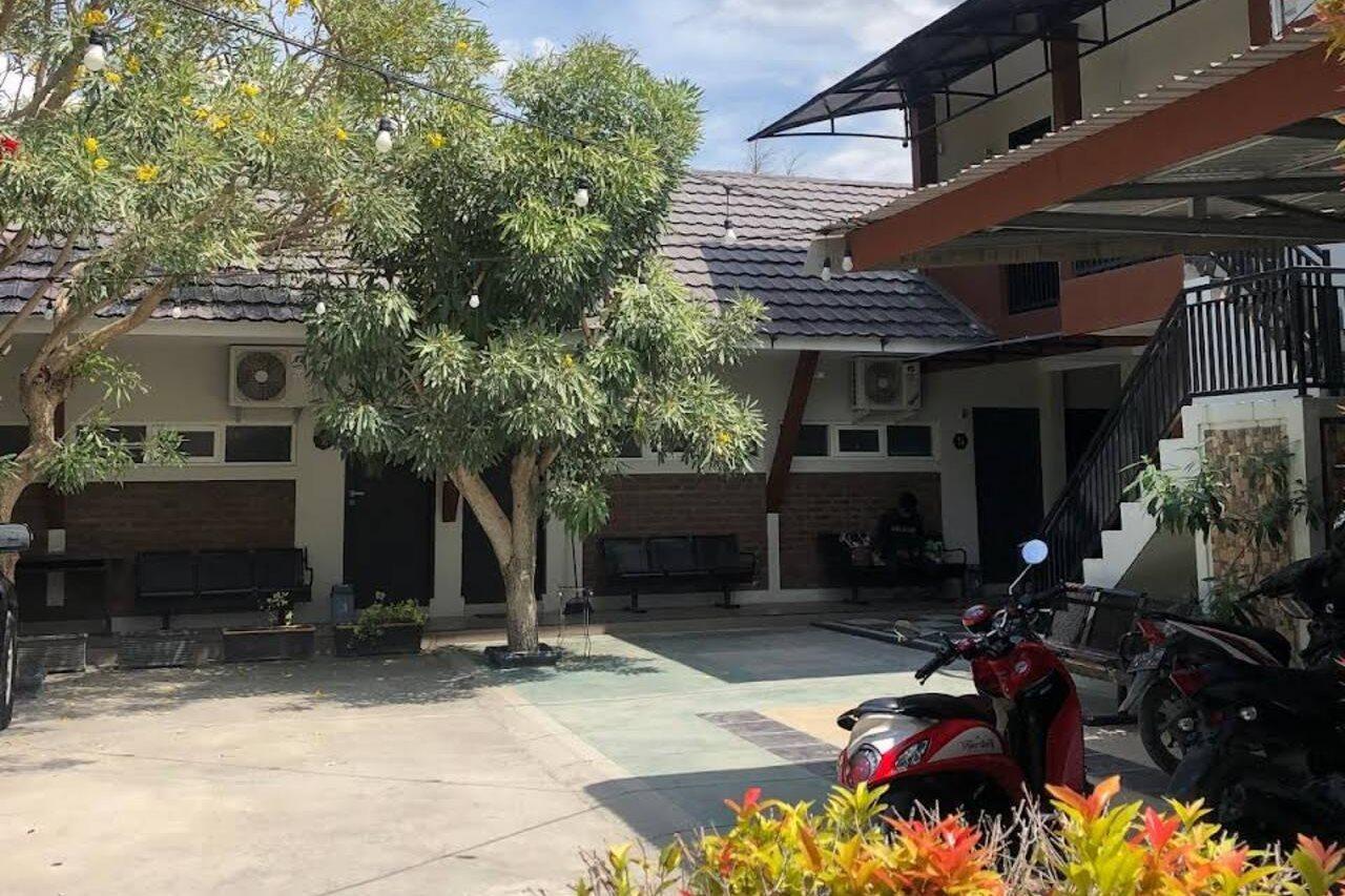 Reddooz Plus At Ininnawa Homestay Syariah Palu Exterior photo
