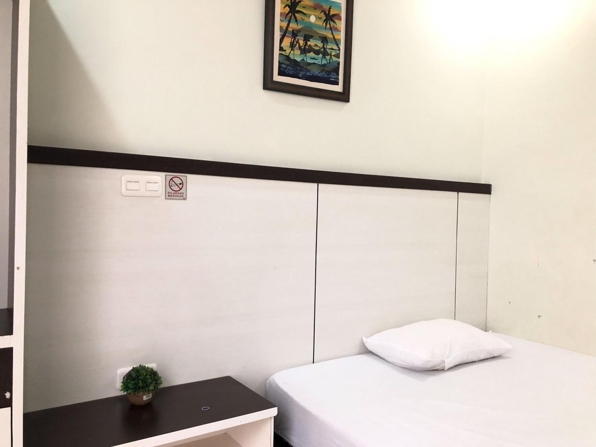 Reddooz Plus At Ininnawa Homestay Syariah Palu Exterior photo